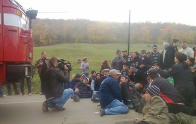 Protest la Pungeşti împotriva exploatării gazelor de şist: UN OM A MURIT